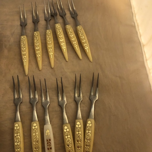 21 PC Whatnots Set: Hand Painted Gem Rock, Mini Apples & Basket, Mini Forks - Picture 2 of 12